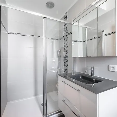 Apartment Le Botta, Spacieux Famillial, Centre De Menton, Jardins Bioves, A 5 Minutes De La Menton